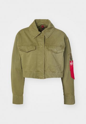 Куртка с накладнымит карманами