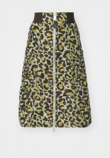 Юбка с накладными карманами