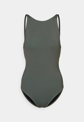 Слитный купальник