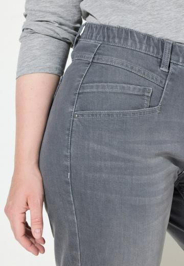 Короткие джинсы