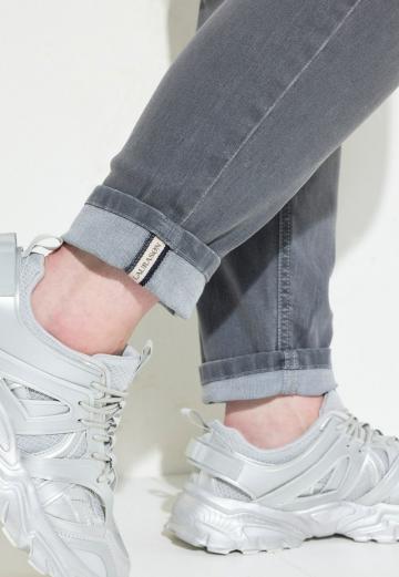 Короткие джинсы