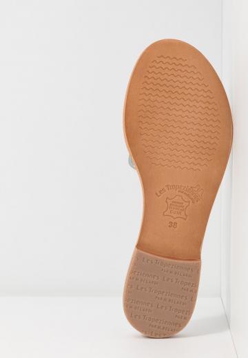 Босоножки на каблуке