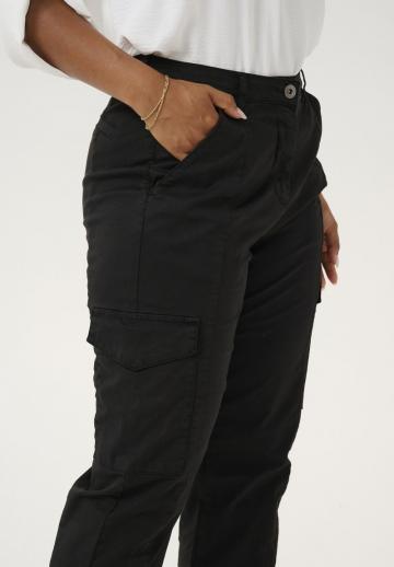 Брюки с накладными карманами
