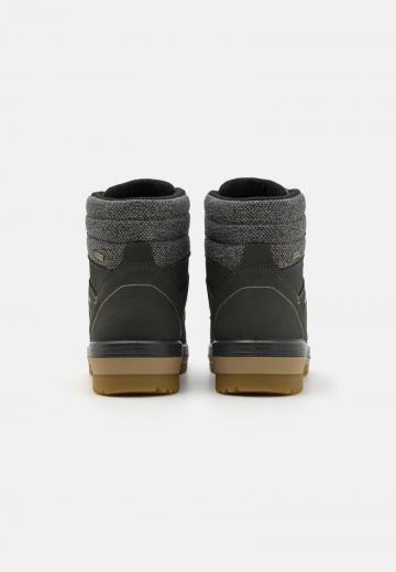 Походные ботинки