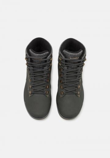 Походные ботинки