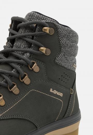 Походные ботинки