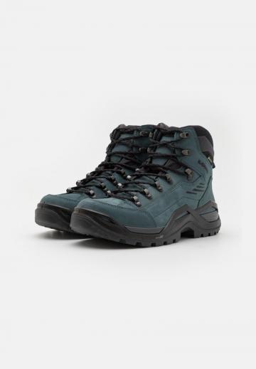 Походные ботинки