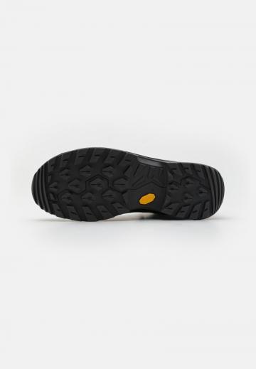 Походные ботинки