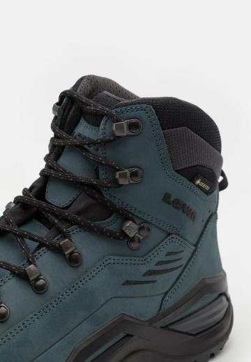 Походные ботинки