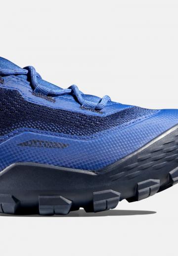 Походные кроссовки