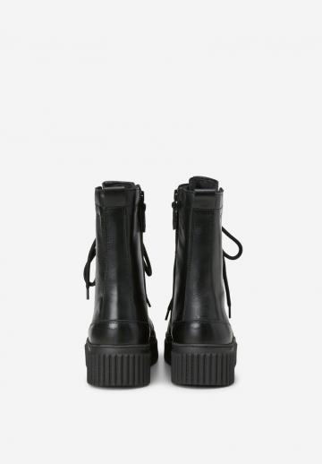 Сапожки на танкетке