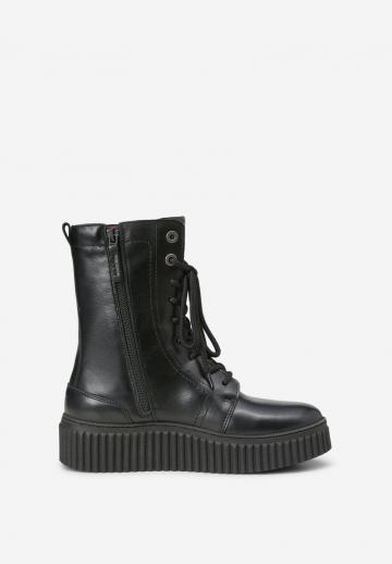 Сапожки на танкетке