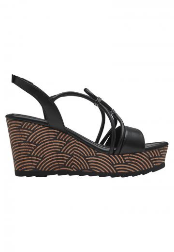 Босоножки на танкетке