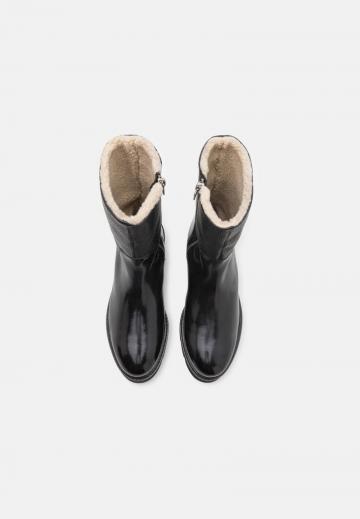 Зимние ботинки