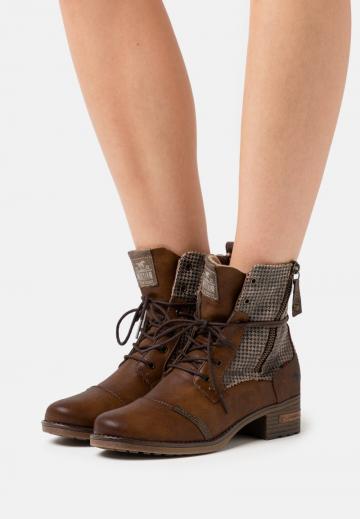 Ботинки на шнуровке