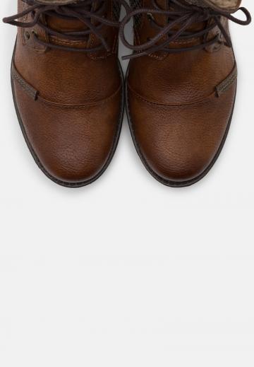 Ботинки на шнуровке