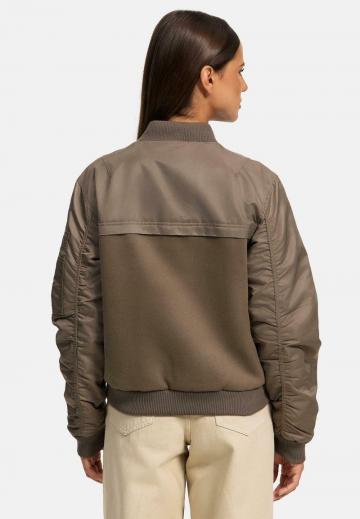 Куртка с накладнымит карманами