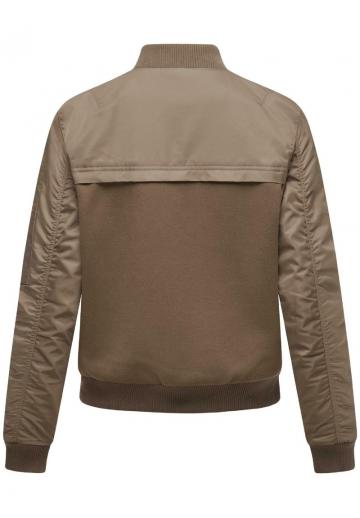 Куртка с накладнымит карманами