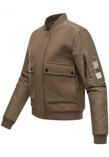 Куртка с накладнымит карманами