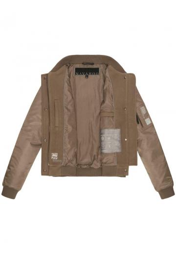 Куртка с накладнымит карманами