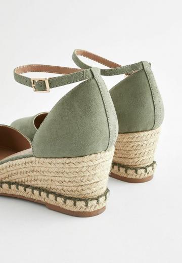 Туфли на танкетке