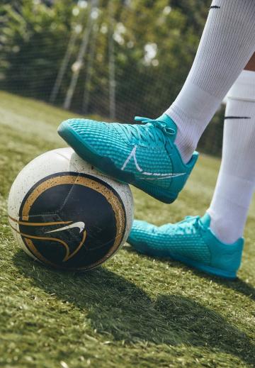 Футбольные бутсы