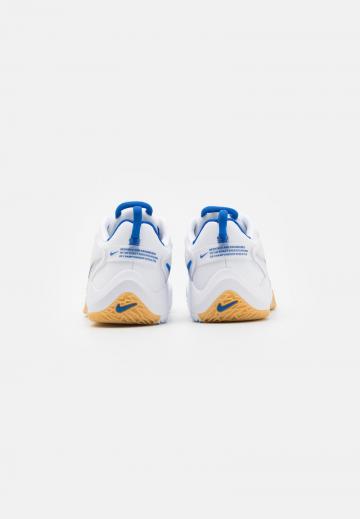 Кроссовки для зала