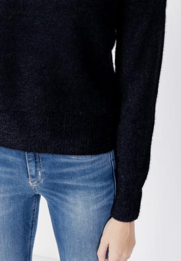 Пуловер с вырезом V