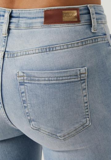 Узкие джинсы