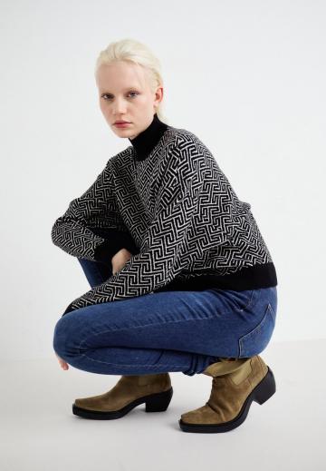 Узкие джинсы