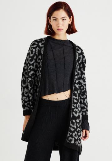 Жаккардовая вязаная кофта