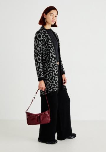 Жаккардовая вязаная кофта