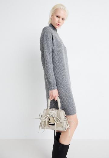 Вязаное платье