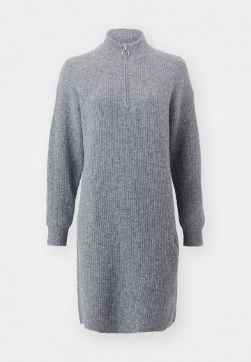 Вязаное платье