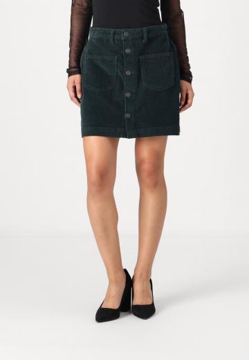 Юбка с накладными карманами
