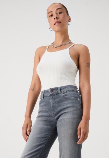 Прямые джинсы