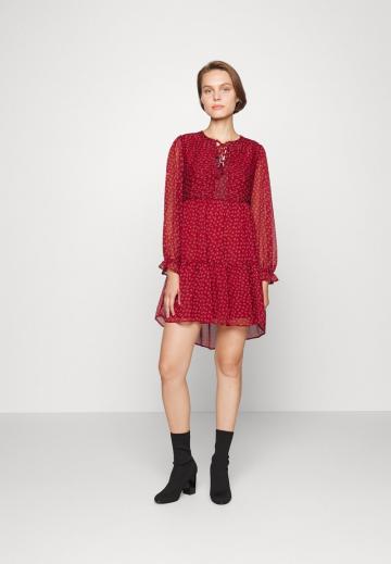 Короткое платье