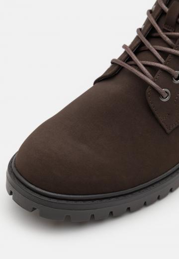 Ботинки на шнуровке