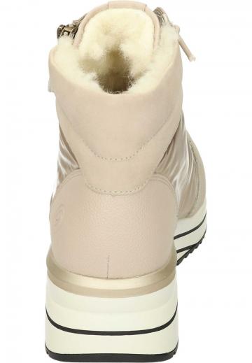 Сапожки на танкетке