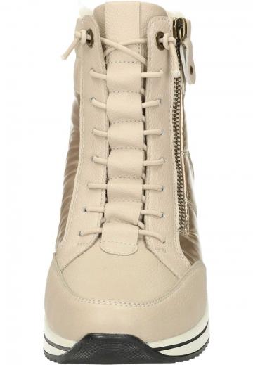 Сапожки на танкетке