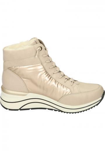 Сапожки на танкетке