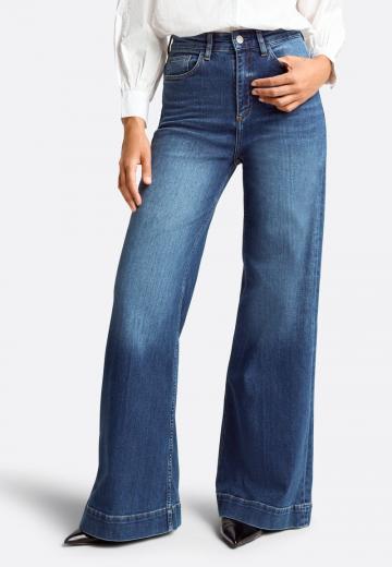 Клешеные джинсы