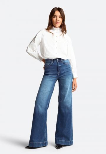 Клешеные джинсы