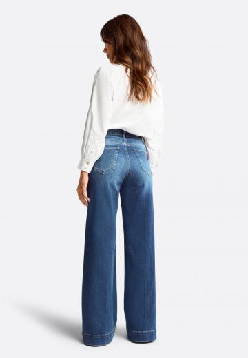 Клешеные джинсы