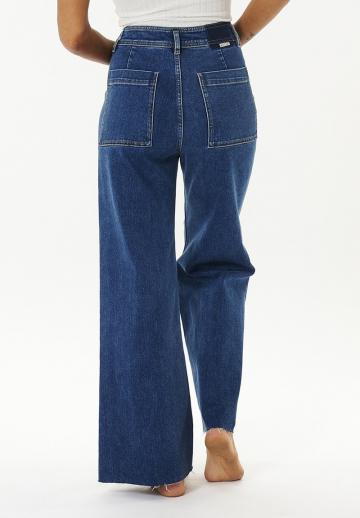 Клешеные джинсы