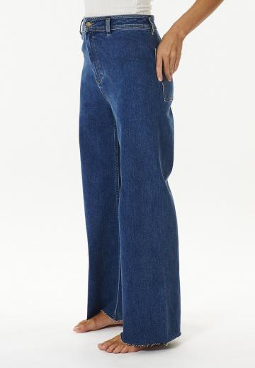Клешеные джинсы