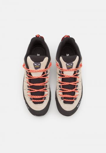 Походная обувь