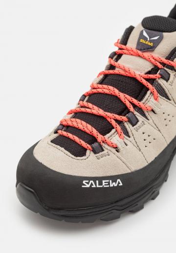 Походная обувь