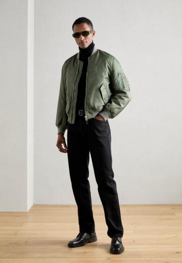 Куртка бомбер