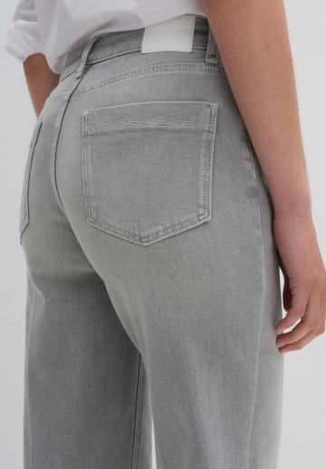 Клешеные джинсы